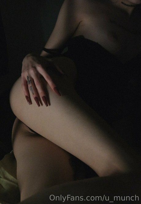 u munch beautiful model photo