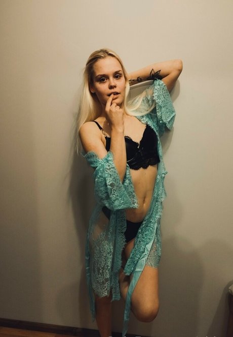 Annika Kuklase star hot pics