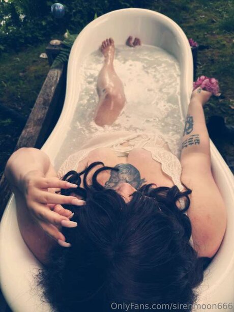 Sirenmoon666 pornstar free picture