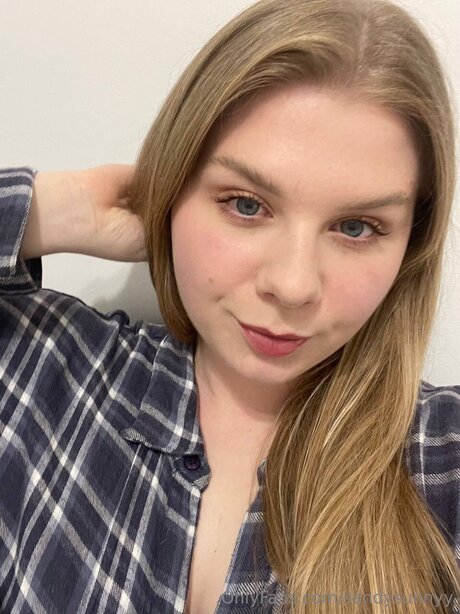 Sandysunnyy pornstar nude picture