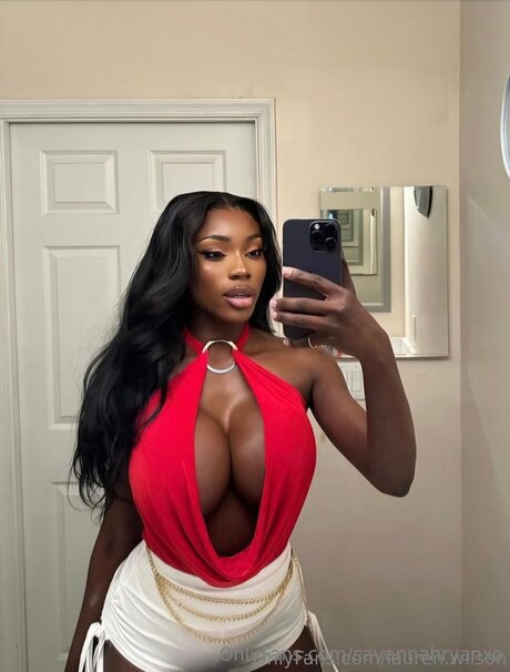 Savannahryanxo pornstar nude picture