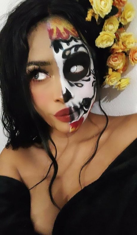 Milkubunny pornographic model photo