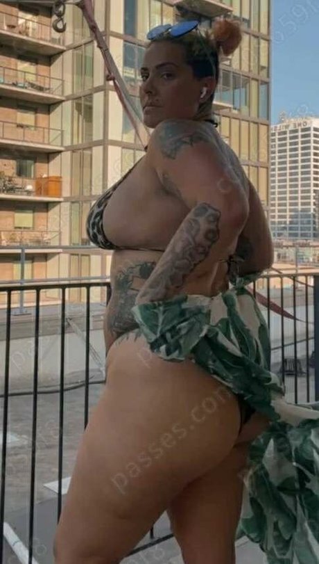 TheZombiUnicorn xxx model pics