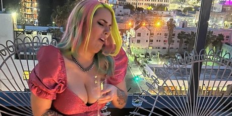 TheZombiUnicorn pretty pornstar photos