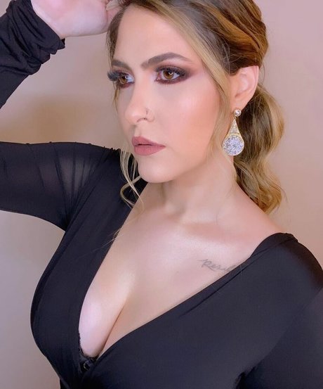 Nahzinhaa beautiful pornstar image