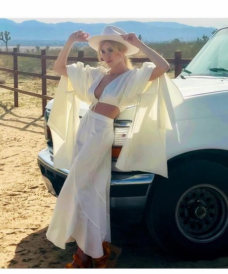 mom feet onlyfans adult img