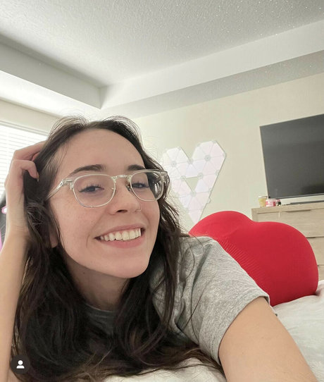 gay influencer onlyfans adult images