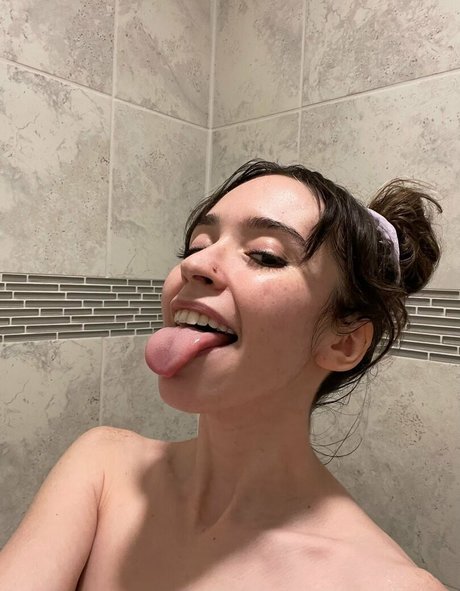 Catlyn Crespo art model photo