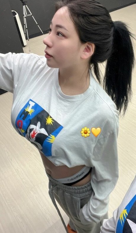 Jung Hye Bin star art picture