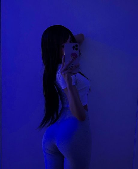 mirror selfie onlyfans nudes archive