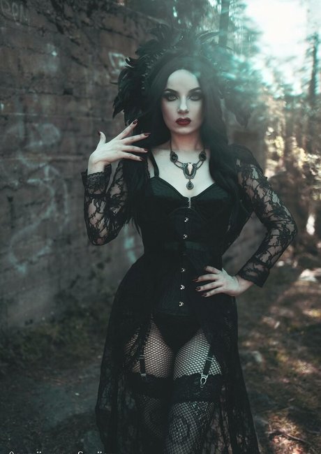 Monsa Isa nude star images