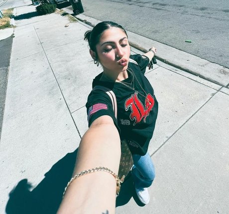 Alondra Delgado high quality star images