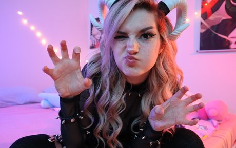 busty mom onlyfans hot nude picture