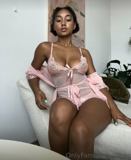 Elizabeth Anorue sexy pornstar pictures