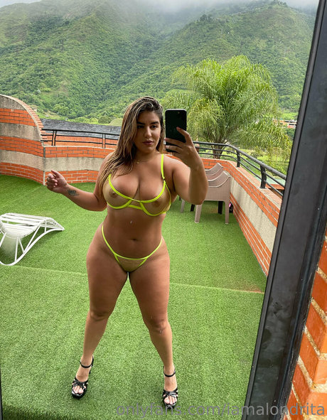 iamalondrita model top picture