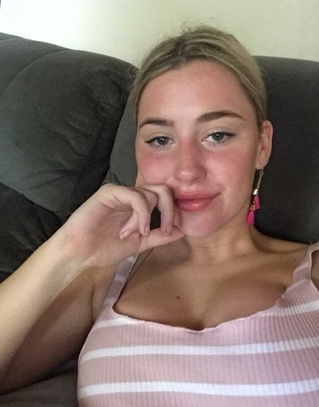 Tahlia A model nude pictures