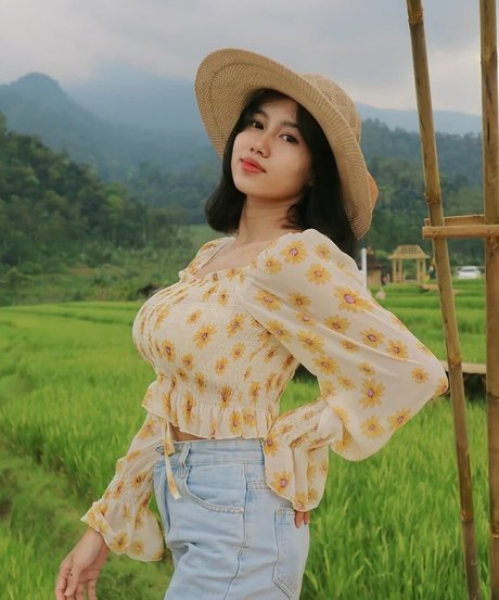 Elvara Caliva porn model pictures