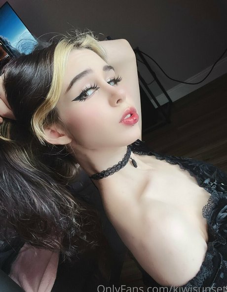 latina blowjob onlyfans art nude img