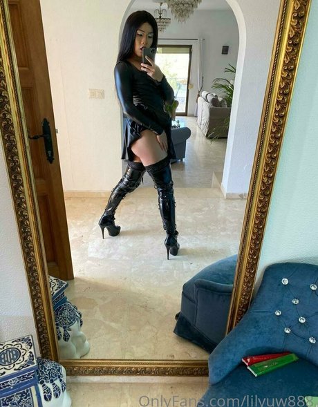 ts lilyuw88 pornstar naked image