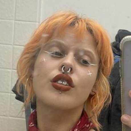 wormsinmyclownsuit hot model photo