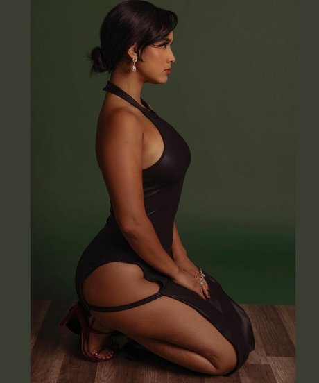 Emily Tosta model pornographic pics