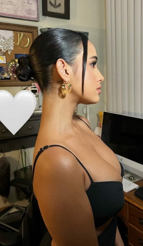 Emily Tosta nude model picture