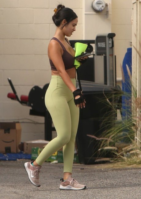 Emily Tosta free model image