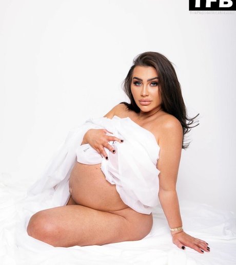 Lauren Goodger pretty actress galleries