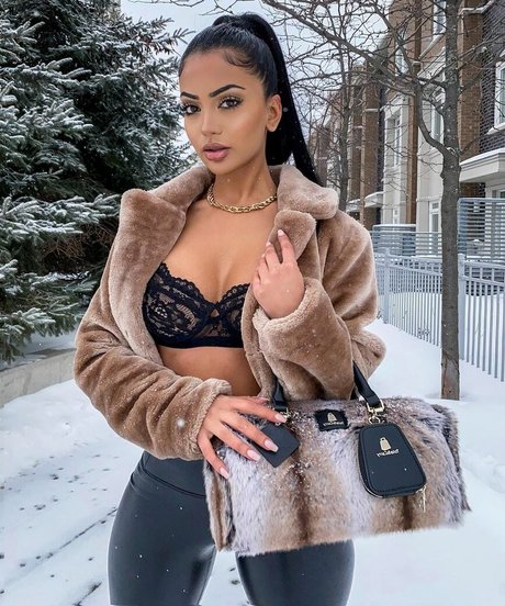 Aneeqa Farid art pornstar photos