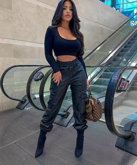 Aneeqa Farid star image