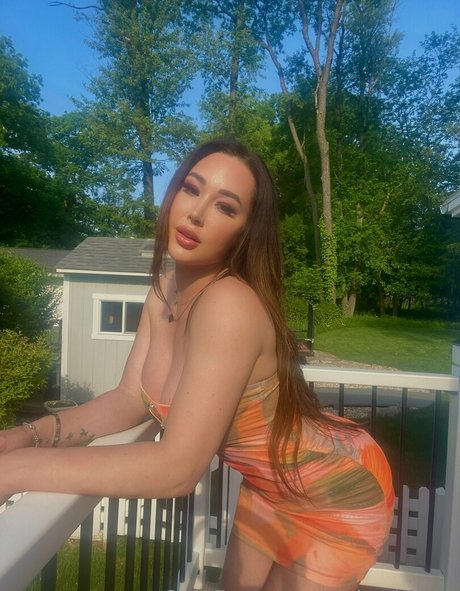 TrainWithTay model beautiful photo