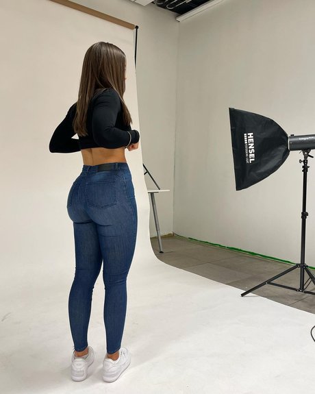 Elora Gummerson erotic pornstar image