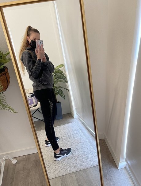 Fasffy pretty pornstar image