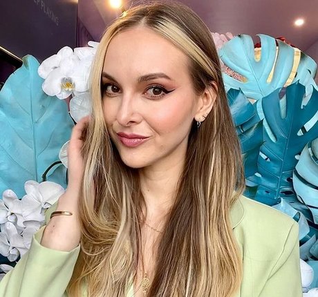 Fasffy sexy actress pics