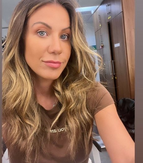 swinger milf onlyfans free naked images