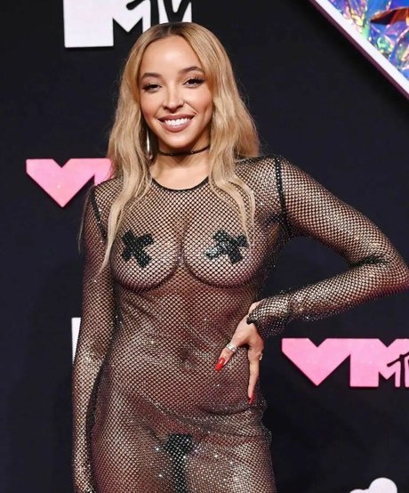 Tinashe star nude photos