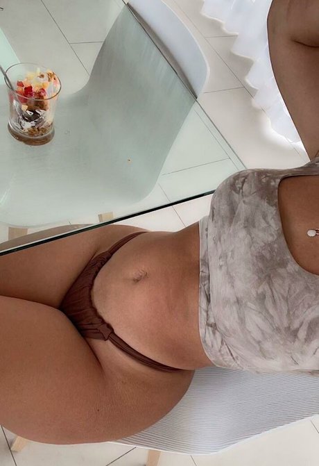 eating onlyfans adult images