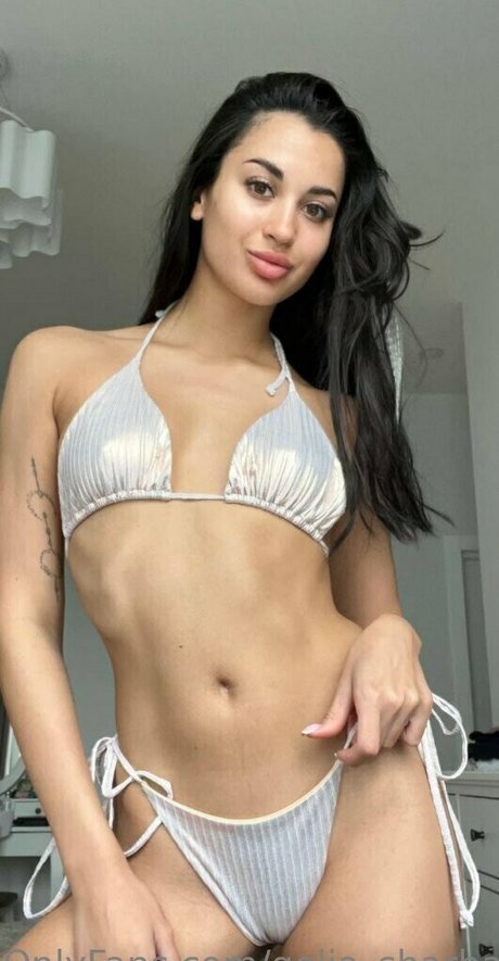 linda pretty model erotic image