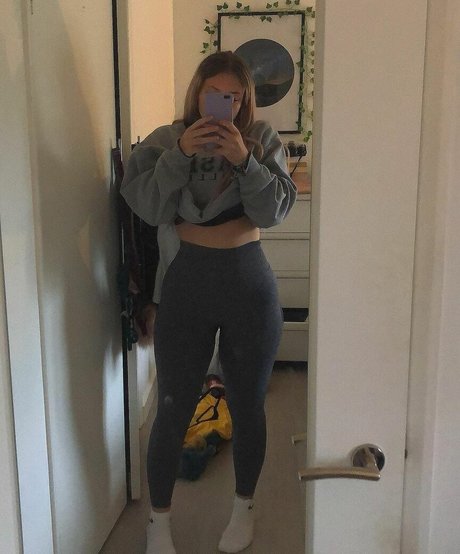 strip nude onlyfans naked pics