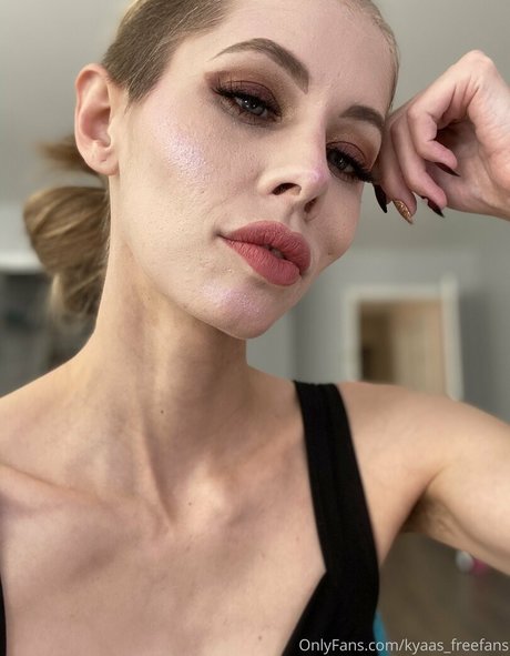 kyaas freefans erotic model photo