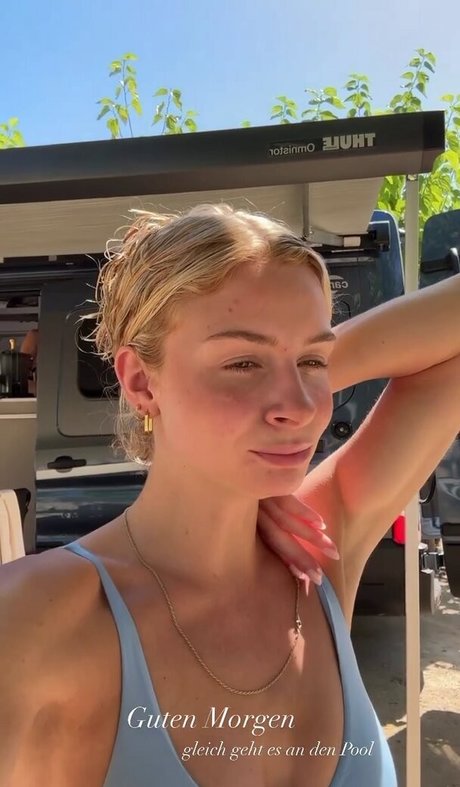 busty mom onlyfans sexy nude pic