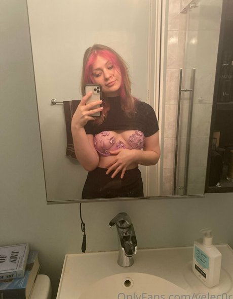 velec0r pornographic model img