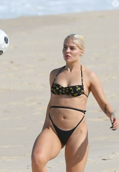 lesbian feet onlyfans top picture