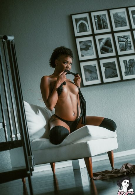 Naomi SG pornographic model images