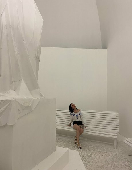 fairytale dreamer model pretty photos