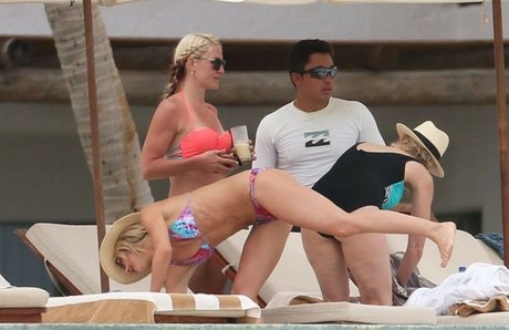 blowjob brunette onlyfans nude pics