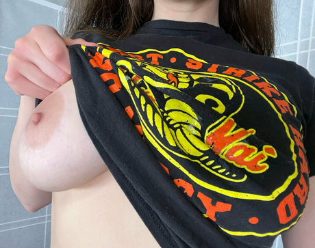 ellieidol pornstar top pic