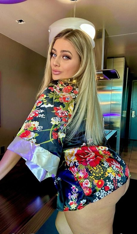 nikkistonefree exclusive model pic