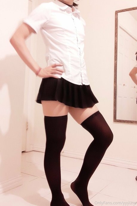 yyyuno nudes model img