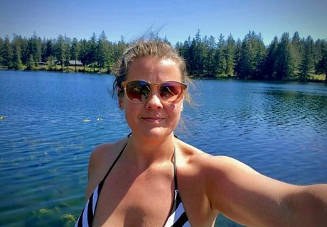 ashleyjordanofficial art star pics